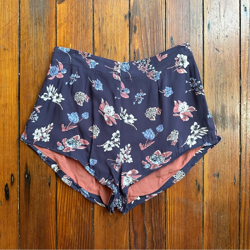 Kimchi Blue Soft High-Rise Pinup Short in Purple Sz 2